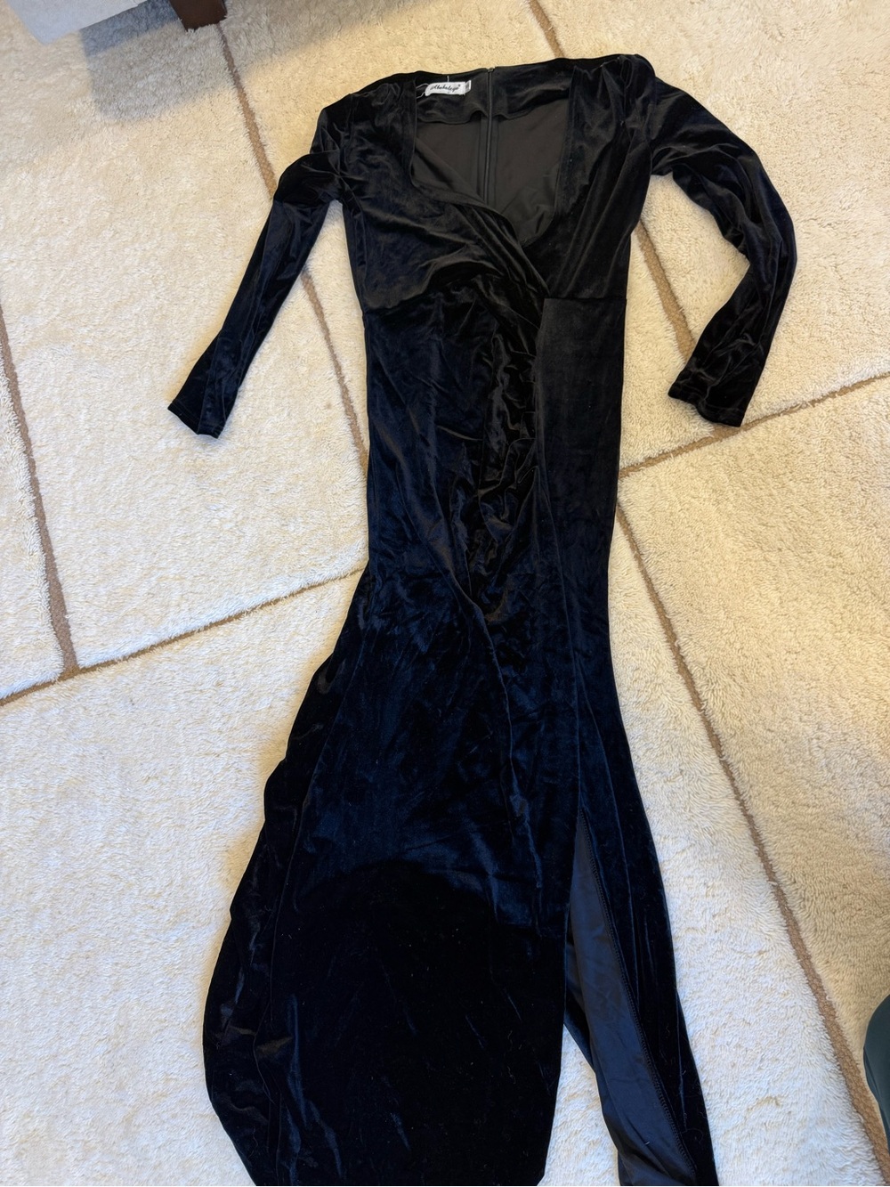 Ababalaya MATERNITY Vintage-Inspired Black Velvet Wrap Dress - Long Sleeve M